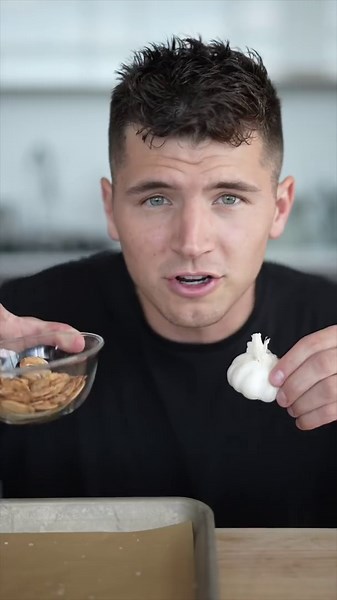 How slow slicing and quick frying create perfectly golden garlic chips