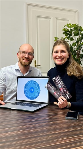 FORE | Future of Real Estate on Instagram: "𝗚𝗘𝗪𝗜𝗡𝗡𝗦𝗣𝗜𝗘𝗟-𝗔𝗨𝗦𝗟𝗢𝗦𝗨𝗡𝗚 💃🥂✨ Mit @eduard_elearning und @futureofrealestate_ zum 20. @IMMOBILIENBALL! 📢🎉 Wir freuen uns auf eine rauschende Ballnacht mit den Gewinnern. 🍀 Im Video seht ihr wer das Glück auf seiner/ihrer Seite hatte! 🎫 Nochmals vielen Dank an @eduard_elearning für die tolle Möglichkeit! 🩵 #forethenextgen #immobilienball"