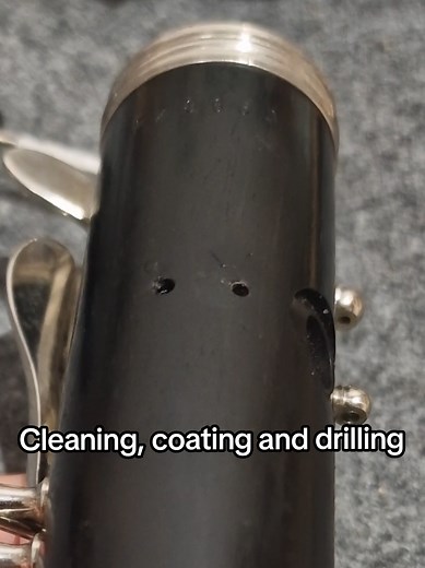 Restauració de cañas de clarinet: neteja, recobriment i perforació