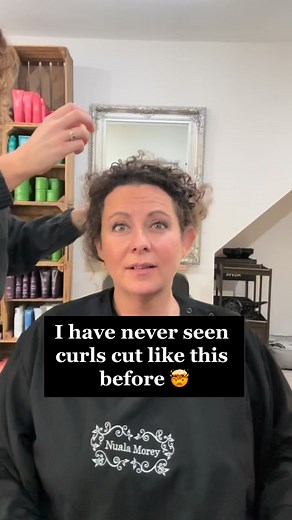 ✨20% off all curly hair sets -Code.. CURL✨ I’ve never seen curls cut like this before… She’d been given one short layer at the very top, with the rest left long and you can see why it just didn’t work. Last time she came to us, she loved her cut, so she returned for a full reshape. I brought balance back through her curls and added rich brunette, copper and golden tones to blend her greys beautifully…all without bleach. It makes her green eyes absolutely pop. She left so happy… and honestly, so