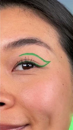 COLOURFUL eyeliner looks - 3 EASY ways! 👌