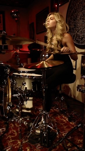 Heading into the weekend like…🤘🏼 Bleed - Meshuggah . #bleed #meshuggah #drummer #drums #femaledrummer #meinl #meinlcymbals #vater #vaterdrumsticks #evansdrumheads #humesandbergdrumcases #purealloy #cymbals #pisces #freepeople #whenyouwearfp #vans #myvans #goodvibes #groove #groovy #peace #wlyg #music #musician #metal #doublebass #groovemetal #prog #progressivemetal | Brooke C