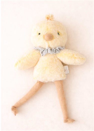 Make a plushy chick with me 🐣 Same pattern, two different fabrics, two different styles. Sew your own Easter chick with my pattern Link in bio #sewing #dollmaking #eastersewing #handmade #mespetiteslunes