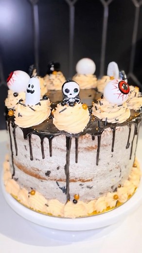 kind of a slay 👻 #adhshe #spookycake #spookycakedecor #adhdhyperfixation #spookybirthday | Claire Bowman - ADH-She