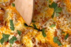 NAJBRŽE LAZANJE IZ TIGANJA: Totalni hit na društvenim mrežama, ovo je recept koji je oduševio preko 2.5 miliona ljudi
