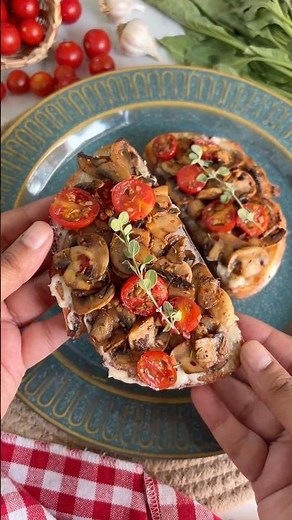 Cream Cheese & Garlic Mushroom Toast | Easy Cafe Style Toast Recipe at Home 😍