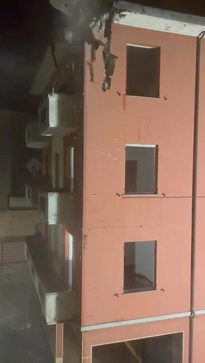 Busalla: l'abbattimento del palazzo ripreso dai vicini di casa