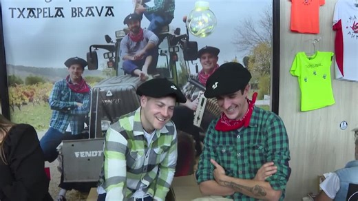 Decenas de miles de personas visitan la feria de cultura vasca Durangoko Azoka | El Diario Vasco