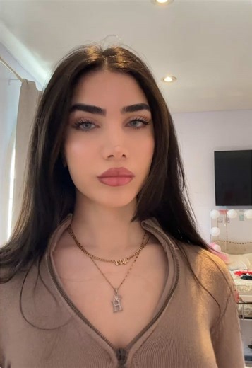 Starring Contest Challenge: Eye-Contact Showdown