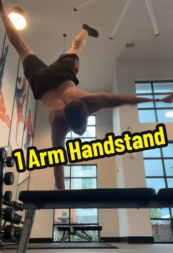 1 arm handstand effort on the bench. I think I need to master it on the ground first 😆 #calisthenics #onearmhandstand