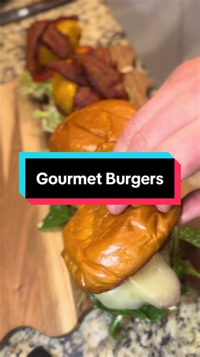 These gourmet burgers are definitely going to hit for that next cheat meal 🍔 recipe below>> #cheatmeal #burgers #fyp #easyrecipe #foodtiktok French Onion Soup Burger Ingredients •\t1.5 lbs 80/20 ground chuck, formed into 6 oz patties •\t1 packet onion soup mix, divided (3/4 for patties, 1/4 reserved) •\t1 tsp Lawry’s seasoned salt •\t1 tsp freshly cracked black pepper •\t4 slices Gruyère cheese (or Swiss), 1 oz each •\t4 brioche buns, premium bakery-style •\t2 cups baby arugula, washed and drie