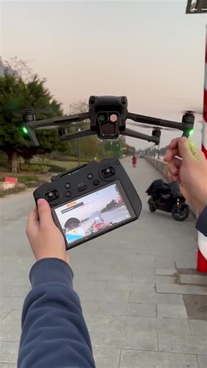 Introducing the Ultimate Beginner Drone: Lightweight and Feature-Packed