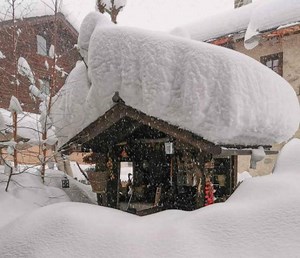 Polluted-Climate-Winter - No snow under the roof-Patch