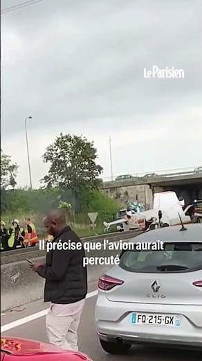 A light aircraft crashes on the A4 motorway