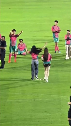 THE WHOLE STADIUM WITNESSEDLING HUG ORM AFTER THE PENALTY 😭 GIRLFRIENDS FOR REAL 😭#lingorm