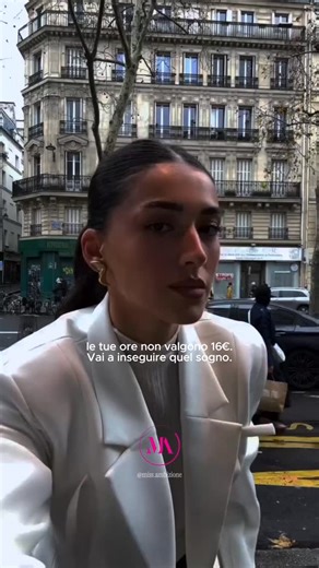 Mindset | Ambizione | Successo on Instagram: "Credimi, tra qualche anno ti guarderai indietro e sarai immensamente grata per aver finalmente costruito qualcosa di tuo 💫 Invece di timbrare il cartellino per tutta la vita solo per ottenere il minimo indispensabile. Io credo in te. Ora tocca a te credere in te stessa 🤍 Scrivimi “info” e ti mando una lezione gratuita su come le nostre studenti sono passate da 0 a 10k grazie alle professioni digitali ❤️ #smm #freelancecoach #ceo #imprenditoria"