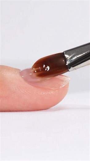 Where to place the perfect apex? 👉 Short nails: the apex sits at 1/2 of the nail 👉 Long nails: the apex sits at 1/3 of the nail Want that one-stroke, silky-smooth builder application? 💫 Grab our 7 in 1 Builder Gel and create the perfect apex with ease! 🛍️ #tutorial #gelnails #nailinspo #gels #gelhack #gelnails #nails #diy #nailhack #nailwork #nailart | Produccionesed