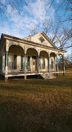 Southern Time Capsule Found in Alabama! 🕰️#alabama #victorianhome #southernhomes