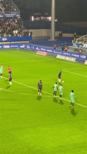 💥😳 Ça a chauffé entre Himad Abdelli 🇩🇿 et Faris Moumbagna au moment du penalty ! ⚽️👀 #TeamOM