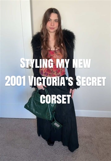 Styling my new vintage Victorias Secret 2001 corset with peep bra 🥹💕