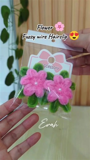 Fuzzy Wire Flower Hairclip
