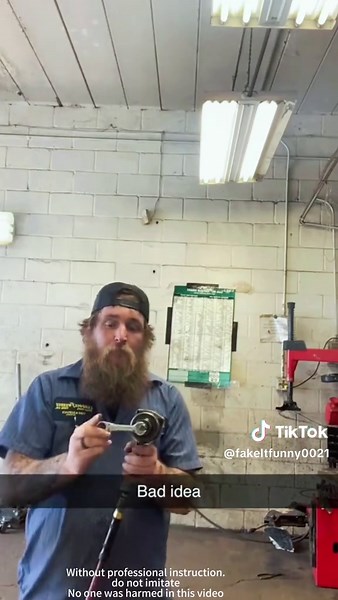 Funny Mechanic 👨‍🔧 fail #funny #mechanic #fail #fyp #car | car mechanic