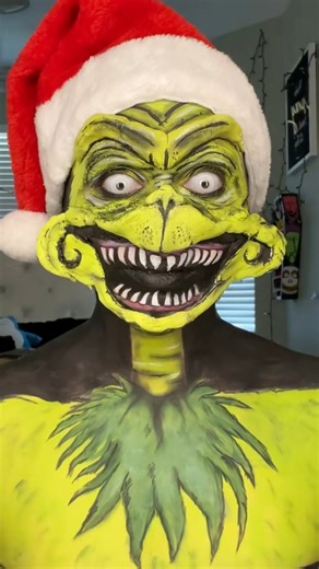 The, the, the.. THE GRINCH 💚 #makeuptutorial #makeupideas #creativemakeup #makeup #sfxmakeup #grinchmakeup #grinchmas | Toni McPeak