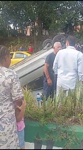 #Judicial Vehículo particular se volcó la tarde de este martes en el sur de Armenia El hecho se registró en la av. Los Camellos, sector del barrio Nuevo Armenia. Una persona resultó lesionada. Video: Red de apoyo grupo G. R. U. Quindío | Transmisora Quindio