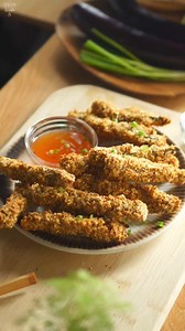 39K views · 168 reactions | Crispy Eggplant Fries Recipe ⬇️ Ingredients: 4 medium eggplants, cut into thick strips Batter: 1/2 cup plain flour 2 tbsp nutritional yeast or your preferred seasoning powder 2 tsp smoked paprika salt and pepper to taste 3/4 cup water 1 1/2 cups toasted bread crumbs air fry at 180°C for 15-18 minutes, flip halfway. Spray cooking coconut oil served with your favorite dipping sauce | Healthy Foodie PH | Facebook