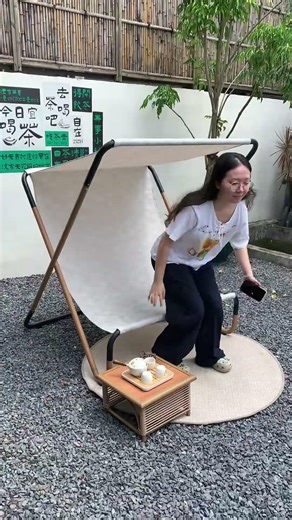 屋外リラックスの革命！折りたたみ可能な日よけチェアが凄すぎる😱 #キャンプ #アウトドア