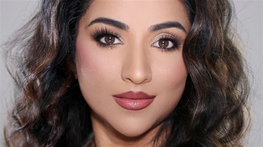 Try this easy one-step cat eye makeup hack