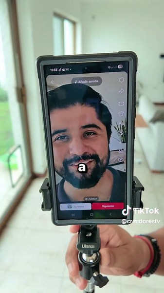 Cómo hacer zoom en movimiento o zoom lento a mi video al momento de editarlo? 😮 #crecemosjuntos #fyp #parati #tiktokviral #trucostiktok #tesigo #edicion #creaciondecontenido #creadordecontenido #canguro #capcut #bootcamp #teamwork #ucg #zoom