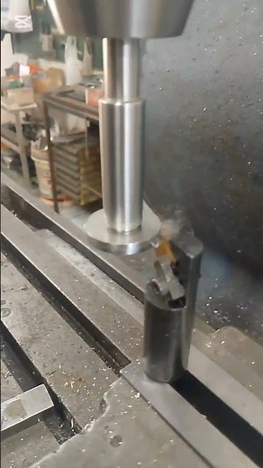 How to cut radius with milling #millingmachines #radius #beautifultools #machine