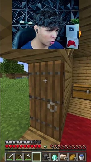 ALGO RARO PASA EN MI CASA... #minecraft #shorts