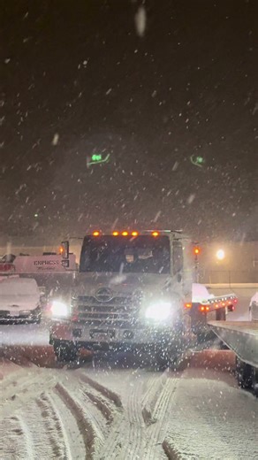 Quick snowstorm to start the weekend off. #expresstowing #towing #towtruck #ford #flatbed