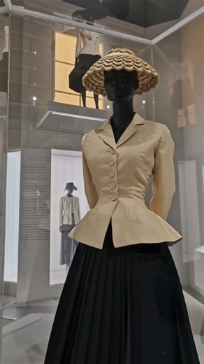 CHRISTIAN DIOR: el origen de una revolución