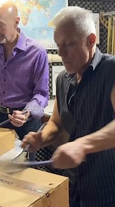 783K views · 16K reactions |  Who knew you could have a drum-off without any drums?  Check out this amazing video Frank Bellucci sent us of him and Steve Smith giving some cardboard boxes the swing of their lifetimes! #frankbellucci #stevesmith #swing #brushes | Drum Channel | Facebook