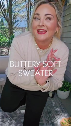 Buttery-soft to the touch and made from a luxurious wool blend, this sweater is nothing less than a love letter to your skin. | Comfi