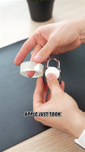 1.8K views | Keep your luggage safe and always within reach with SmarLock!  This smart lock lets you track your bags from your phone—perfect for frequent travelers and gym-goers. Say goodbye to lost luggage and hello to peace of mind. | KeySmart | Facebook