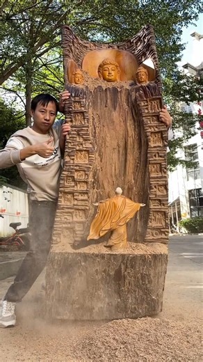 You won’t believe what was inside this log! 🪵😮 #artinwo #woodstatue #woodscraft #art #vishuArt