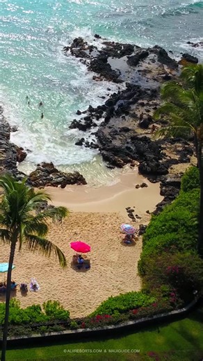 Paʻako Beach, the tiny cove beside Makena’s Big Beach, soft sand tucked between lava rock and palms. Slip through the lava rock wall on Makena Road and you get postcard views of #Molokini and Kahoʻolawe in one small frame.