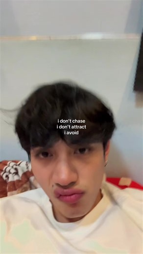 Understanding Unapproachable Looks: Avoiding Attention