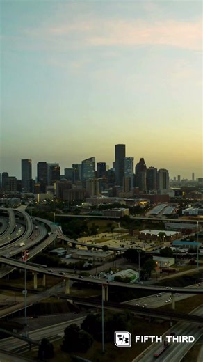 Houston continues to stand out as one of the most dynamic and opportunity-rich cities in the U.S.—where business growth, innovation and quality of life meet. ➡️Discover what sets Houston apart: https://ow.ly/VTEj50Wah5q Special thanks to Fifth Third Bank for supporting #EconomyinaMinute! | Greater Houston Partnership