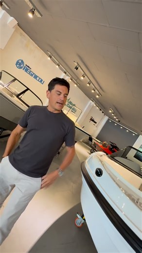 Robinson Mantra: pura potencia y actitud. Más de 5,30 m, espacio para 6, tanque interno y potencia hasta 115 HP. Liviana, estable y lista para romper el agua. ¿Lo mejor? Entrega inmediata en Náutica Boat Shop. Subite, acelerá… y sentí lo que es manejar una Mantra. Robinson Mantra. Hacela rugir | BOAT SHOP