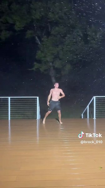 Brock🇲🇹 (@brock_010) - Cyclone Alfred Update: Intense Storm Conditions