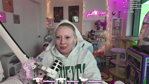 outrageous woman plays life is strange before the storm