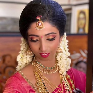 Traditional Hindu bridal make up- Innocent looking bride , so cute- #anilajosephbrides #anilajosephbrides#hdmakeup#hairstylist #instabride #hdmakeup #happy#pretty #gorgeous #artist #makeupartist #mua #weddingmakeup #anastasiabeverlyhills #hudabeauty #fentybeauty #bobbybrowncosmetics #lashes #bridalhair#instabride #smile# For details & appointments pls contact-Anilajoseph’s Beauty Care Solutions, Nandavanam Road, Near Bakery Junction, Palayam, Trivandrum-33 0471-2323615,2331953, 097470 07887 betw