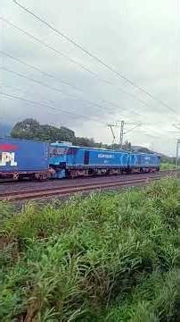 WDFC WAG12 with HRP ,parallel run with 59046 BL VR Passenger #indianrailways