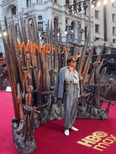 Bend the knee to Emma D’Arcy, Queen Rhaenyra Targaryen. #HOTD S3 World Premiere in London.
