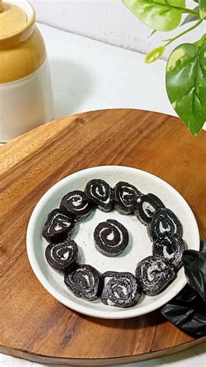Only 2 ingredients😋No bake Oreo swiss roll ❤️😍 #recipe #oreo #shorts #reels #food #cake #sweet